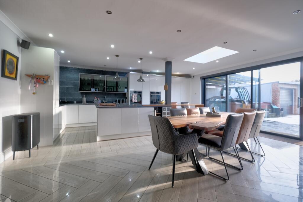 4 bed Detached for rent in Oxford. From Chesterton Yeates - Cowley