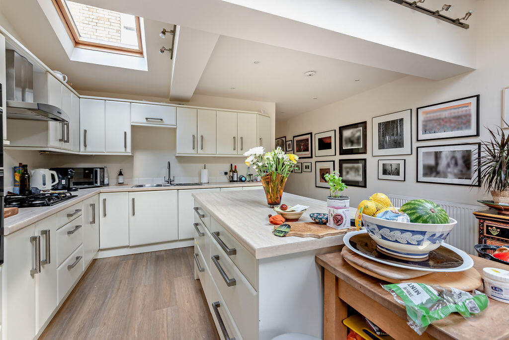4 bed Semi Detached for rent in Wolvercote. From Chesterton Yeates - Cowley