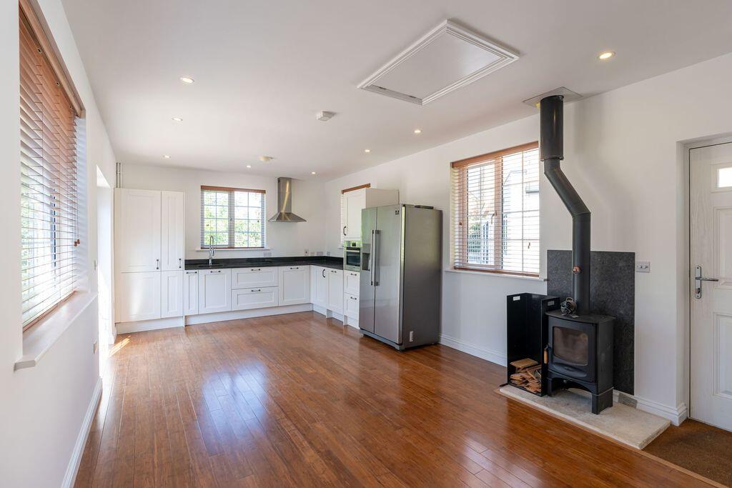 3 bed Detached bungalow for rent in Oxford. From Chesterton Yeates - Cowley 3 bed Detached bungalow for rent in Oxford. From Chesterton Yeates - Cowley