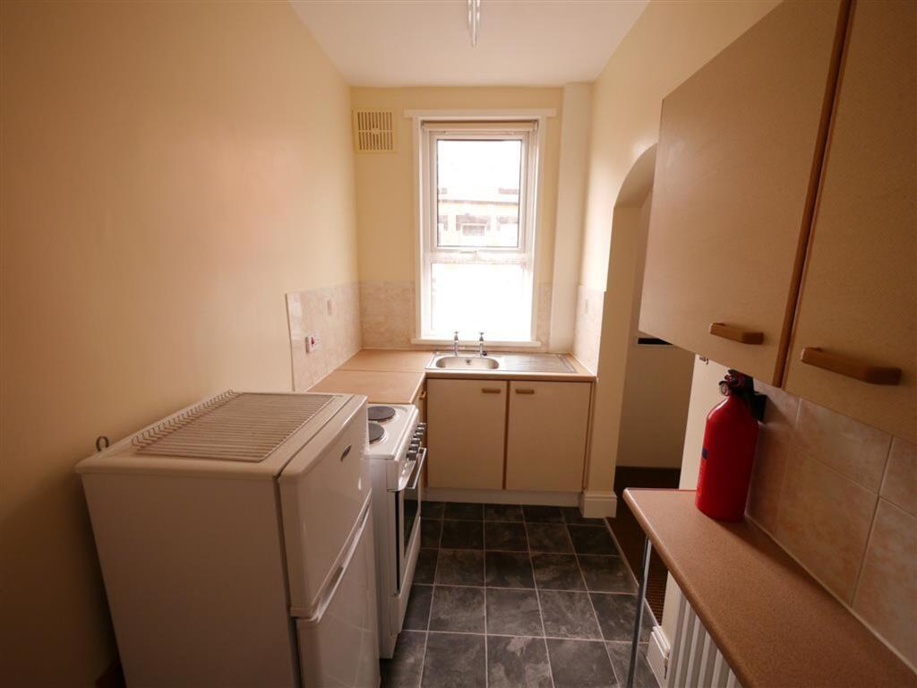 2 bed Mid Terraced House for rent in Leeds. From Cityred Properties - Leeds