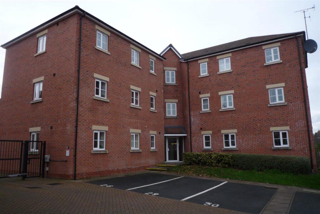 2 bed 1st Floor Flat for rent in Newport. From Davies White & Perry - Newport