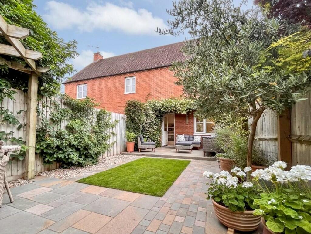 2 bed Mid Terraced House for rent in Stratford-upon-Avon. From Dwellings of Warwickshire - Stratford Upon Avon
