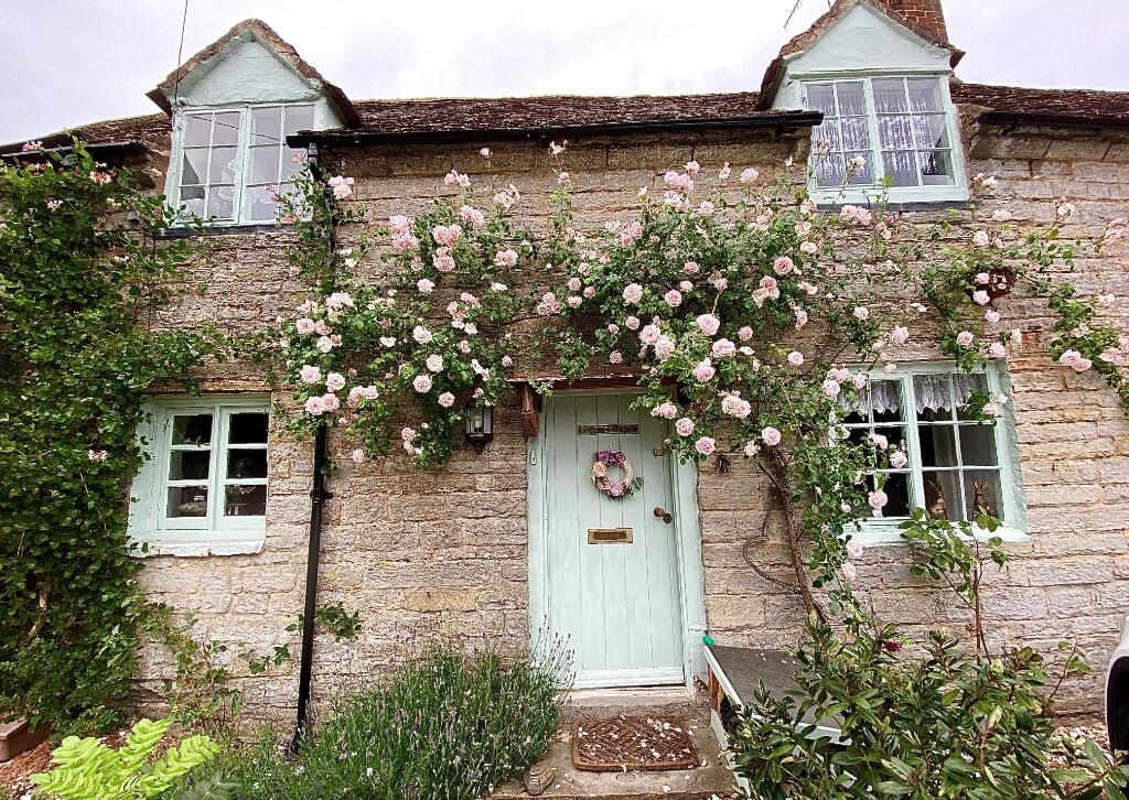 3 bed Cottage for rent in Middle Littleton. From Dwellings of Warwickshire - Stratford Upon Avon