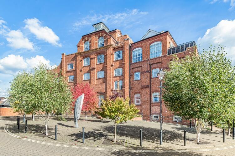 2 bed Penthouse for rent in Abingdon-on-Thames. From Finders Keepers - Abingdon 2 bed Penthouse for rent in Abingdon-on-Thames. From Finders Keepers - Abingdon