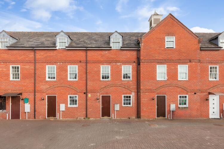 4 bed Mid Terraced House for rent in Banbury. From Finders Keepers - Banbury