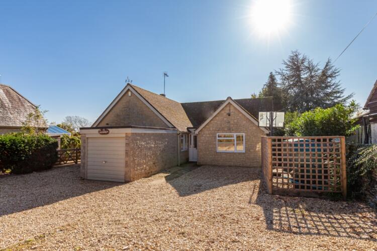 4 bed Detached bungalow for rent in Helmdon. From Finders Keepers - Banbury