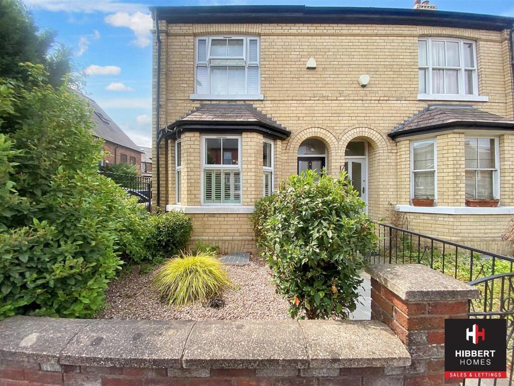 3 bed End of Terrace for rent in Altrincham. From Hibbert Homes - Hale