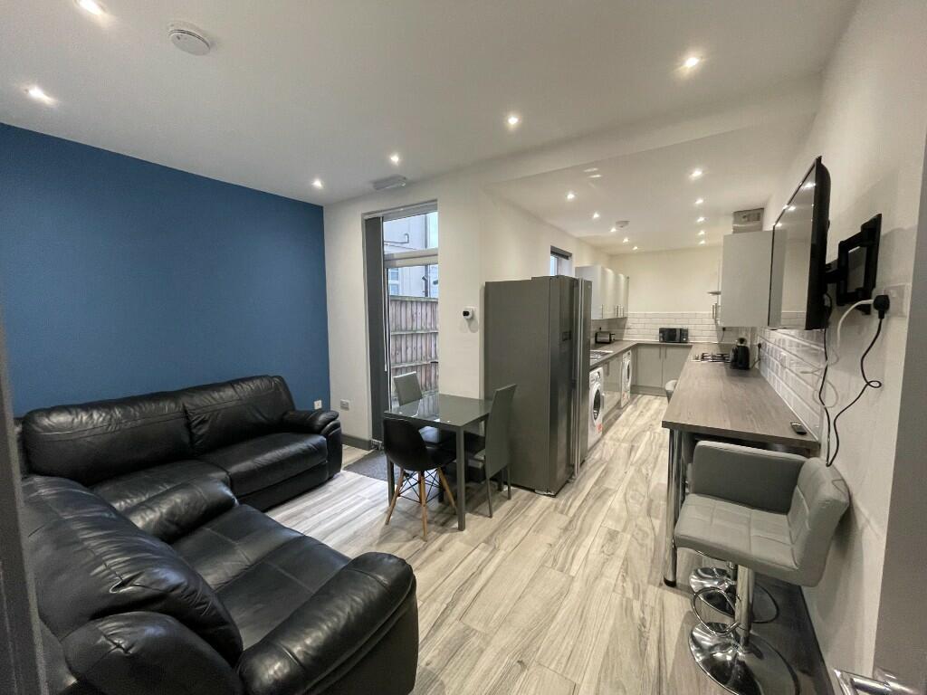 5 bed Mid Terraced House for rent in Derby. From Key Properties - Derby