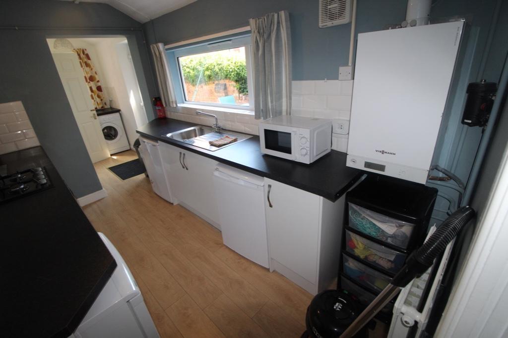 5 bed Mid Terraced House for rent in Derby. From Key Properties - Derby