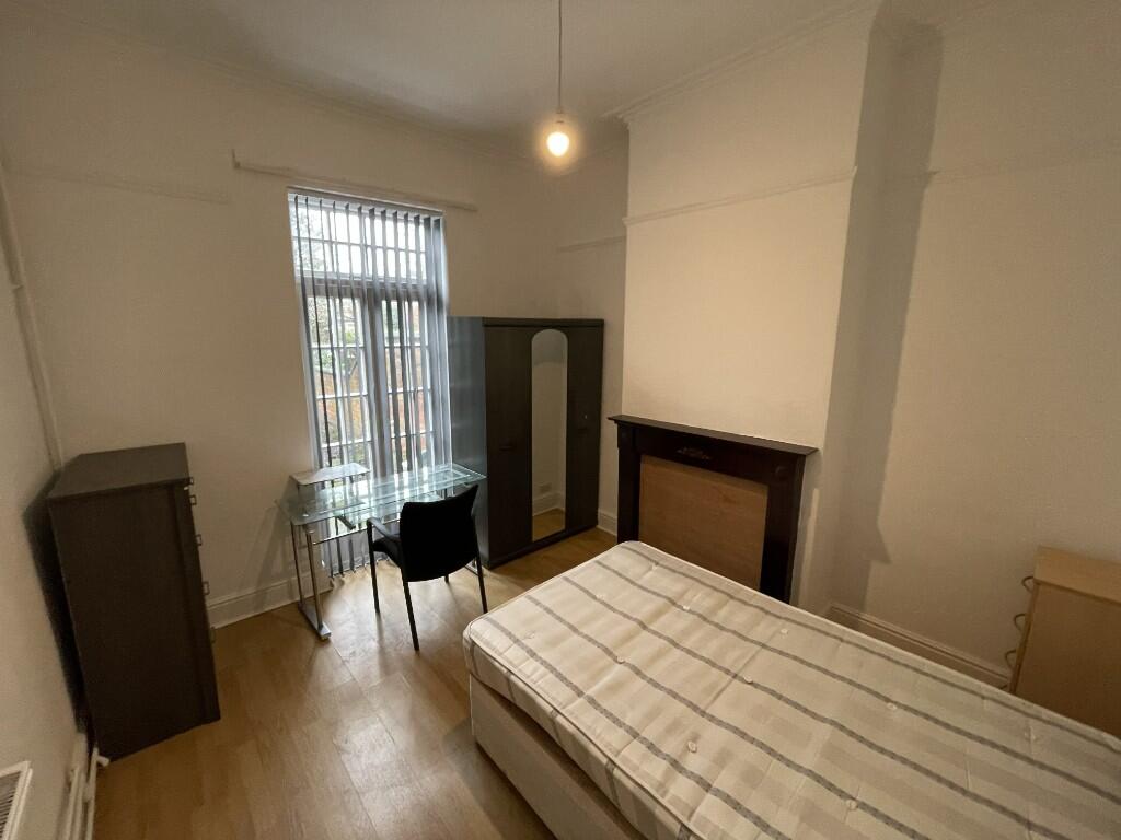 5 bed Mid Terraced House for rent in Derby. From Key Properties - Derby