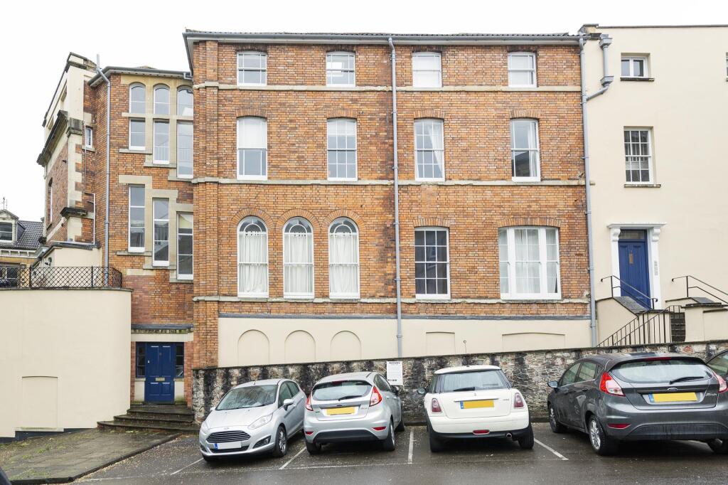 3 bed 1st Floor Flat for rent in Leigh Woods. From Sarah Kenny Residential Lettings - Bristol