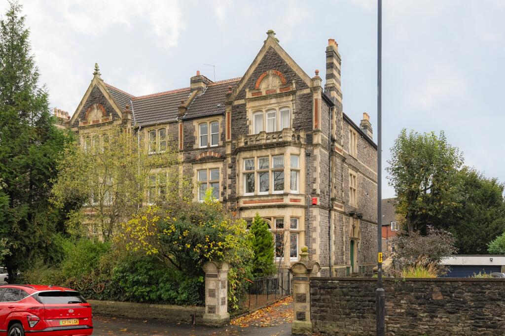 2 bed 1st Floor Flat for rent in Leigh Woods. From Sarah Kenny Residential Lettings - Bristol