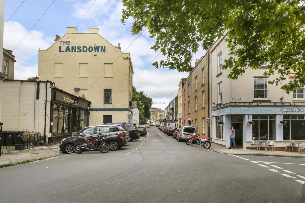 2 bed 1st Floor Flat for rent in Leigh Woods. From Sarah Kenny Residential Lettings - Bristol