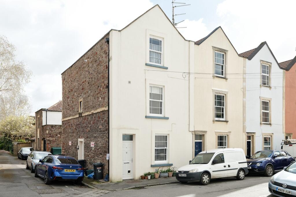 1 bed 1st Floor Flat for rent in Leigh Woods. From Sarah Kenny Residential Lettings - Bristol