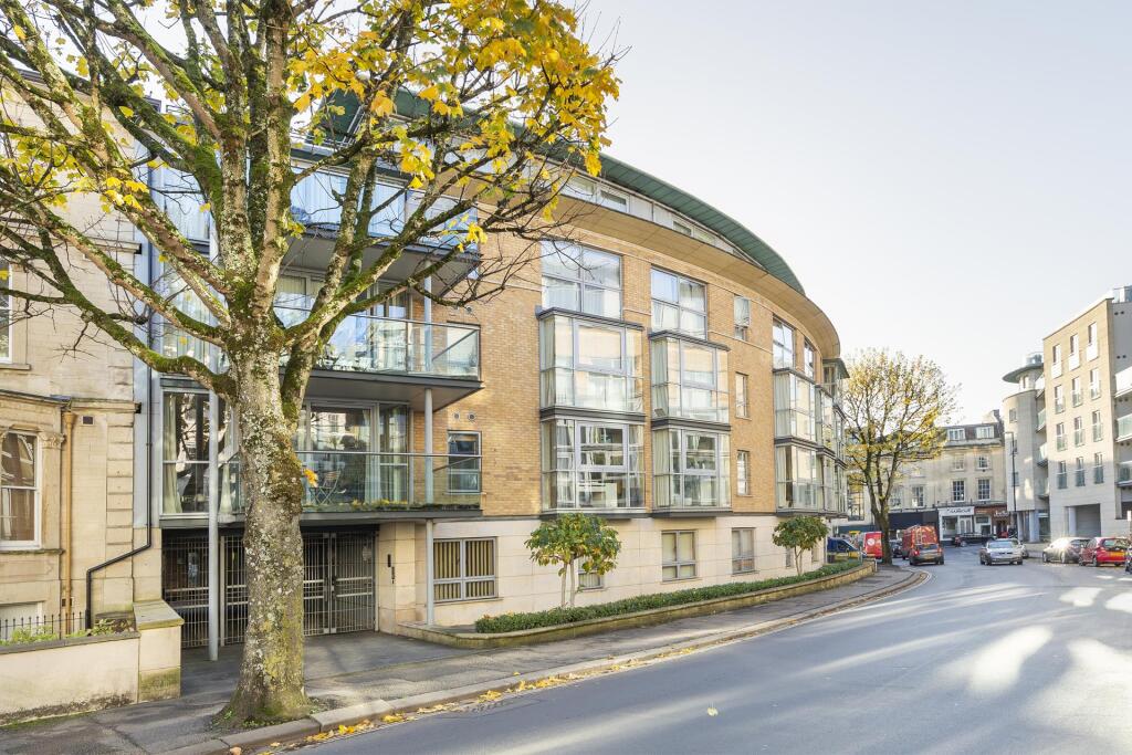 2 bed 1st Floor Flat for rent in Leigh Woods. From Sarah Kenny Residential Lettings - Bristol