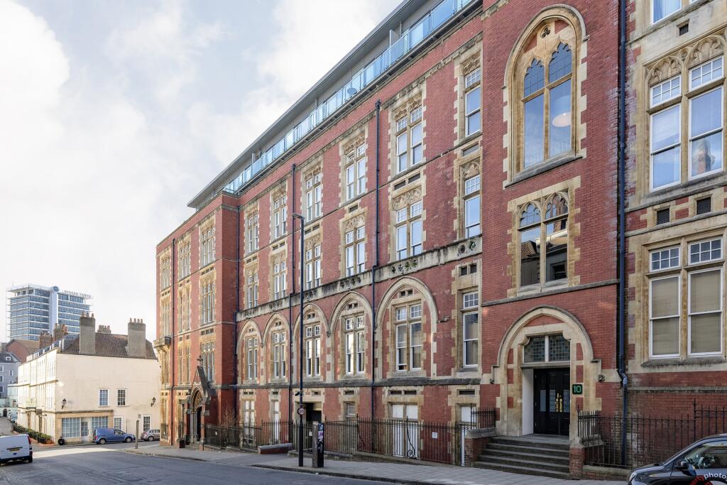 2 bed Penthouse for rent in Bristol. From Sarah Kenny Residential Lettings - Bristol