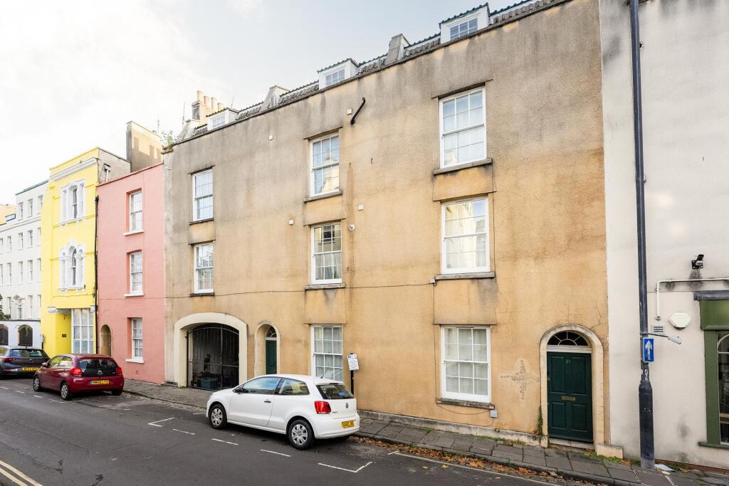 2 bed 1st Floor Flat for rent in Leigh Woods. From Sarah Kenny Residential Lettings - Bristol