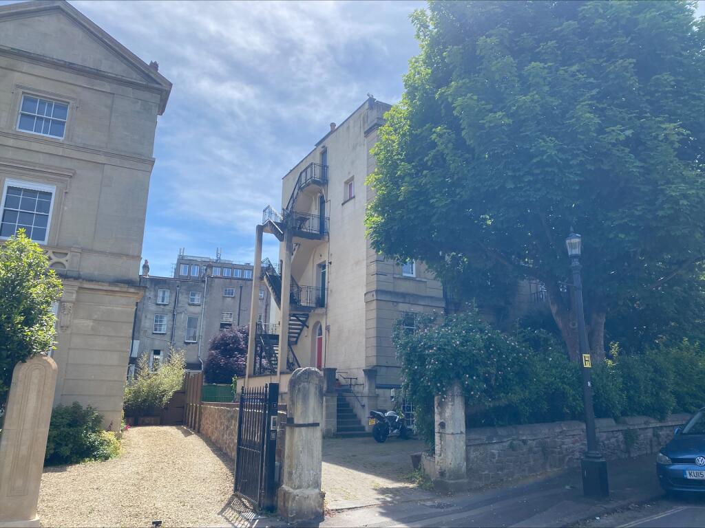 2 bed 1st Floor Flat for rent in Leigh Woods. From Sarah Kenny Residential Lettings - Bristol 2 bed 1st Floor Flat for rent in Leigh Woods. From Sarah Kenny Residential Lettings - Bristol