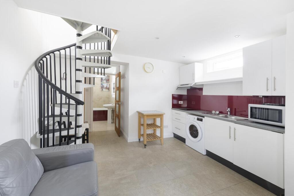 1 bed Mews for rent in Bristol. From Sarah Kenny Residential Lettings - Bristol 1 bed Mews for rent in Bristol. From Sarah Kenny Residential Lettings - Bristol