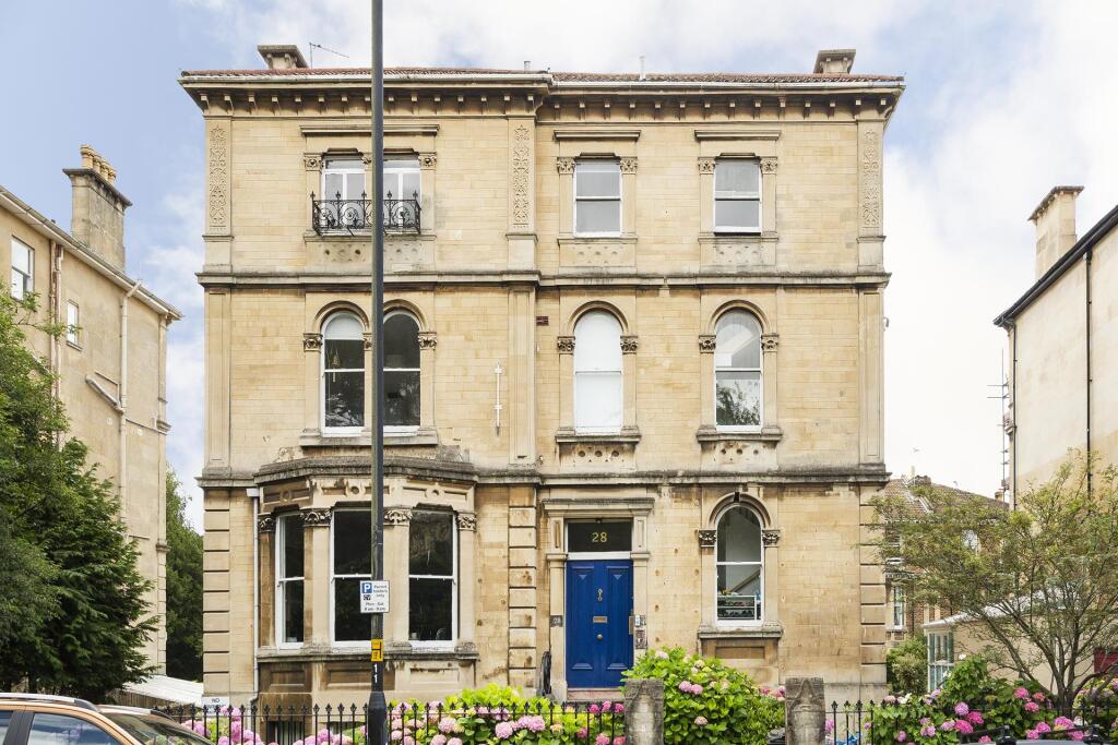 3 bed 1st Floor Flat for rent in Leigh Woods. From Sarah Kenny Residential Lettings - Bristol