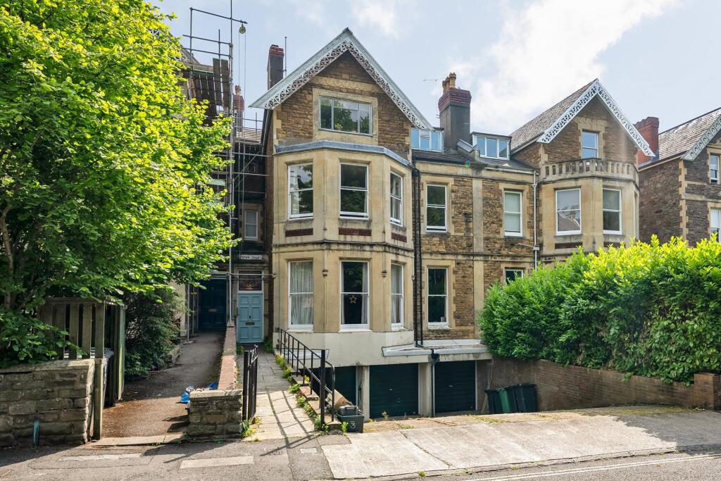 3 bed 1st Floor Flat for rent in Leigh Woods. From Sarah Kenny Residential Lettings - Bristol