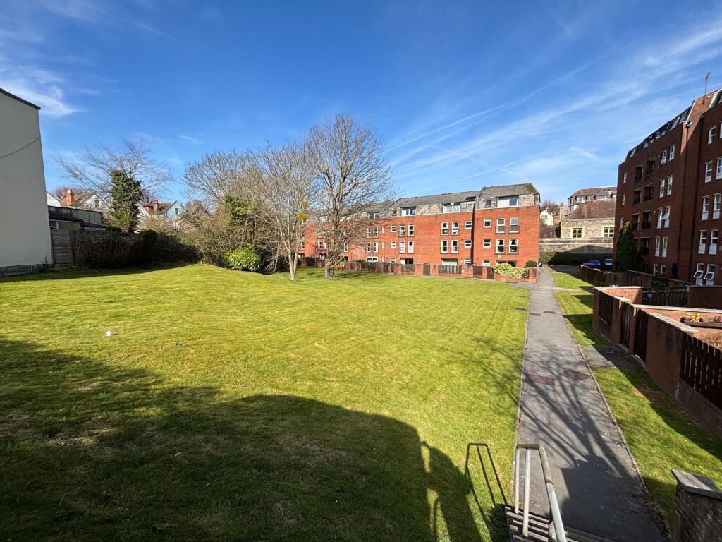 2 bed 1st Floor Flat for rent in Leigh Woods. From Sarah Kenny Residential Lettings - Bristol