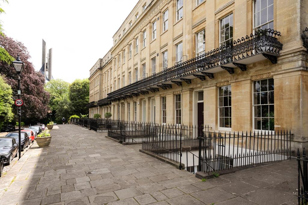 2 bed 1st Floor Flat for rent in Leigh Woods. From Sarah Kenny Residential Lettings - Bristol