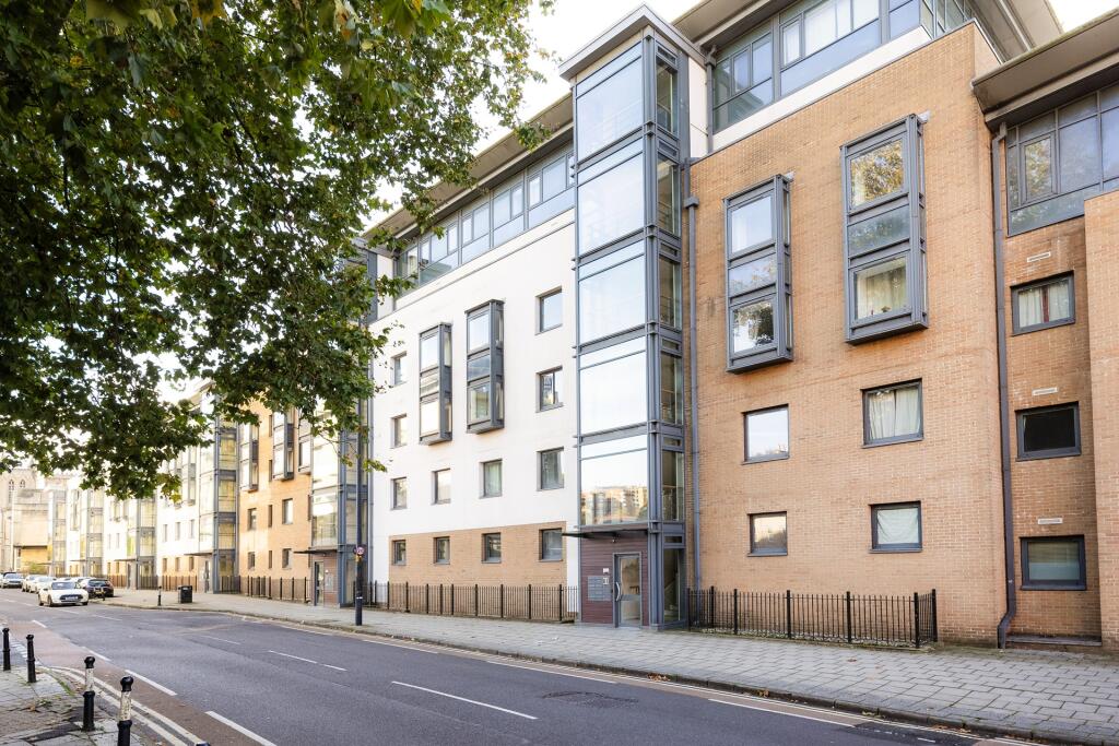 2 bed 1st Floor Flat for rent in Bristol. From Sarah Kenny Residential Lettings - Bristol