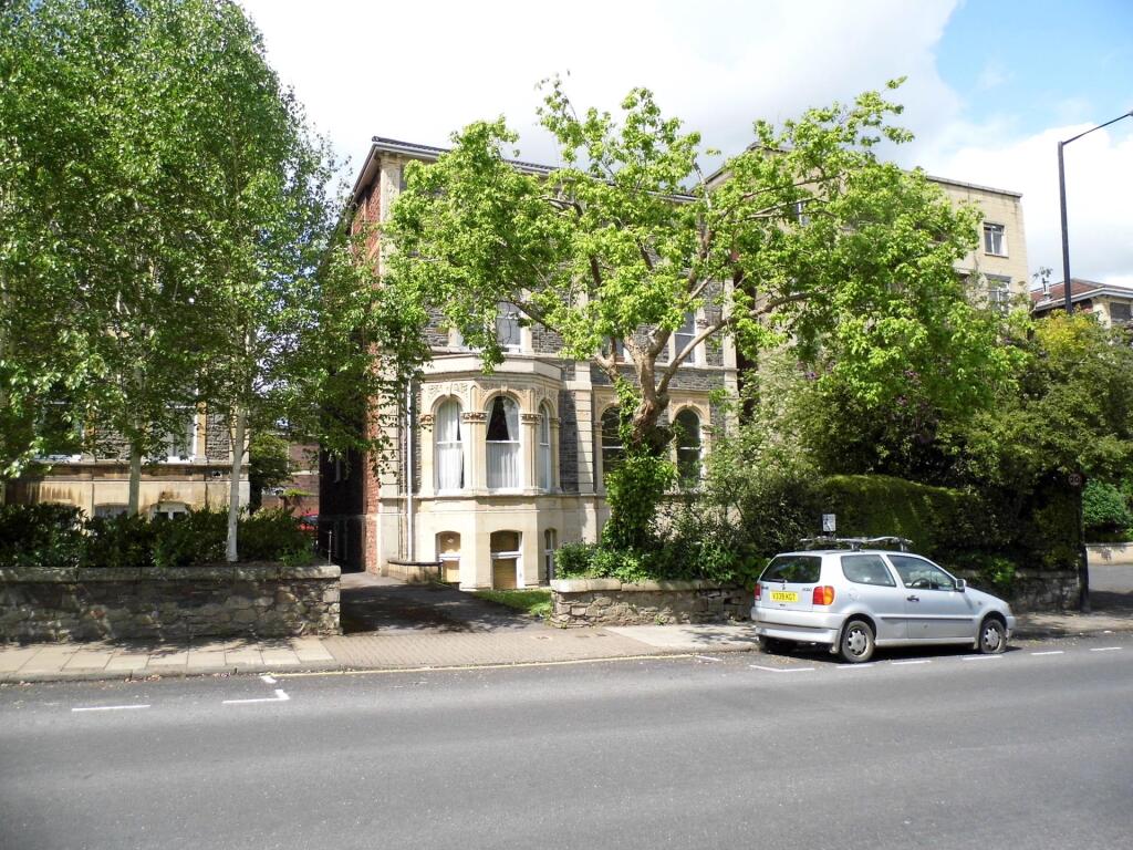 2 bed 1st Floor Flat for rent in Leigh Woods. From Sarah Kenny Residential Lettings - Bristol