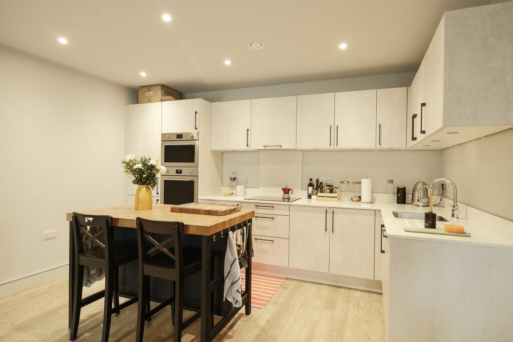 2 bed 1st Floor Flat for rent in Bower Ashton. From Sarah Kenny Residential Lettings - Bristol 2 bed 1st Floor Flat for rent in Bower Ashton. From Sarah Kenny Residential Lettings - Bristol