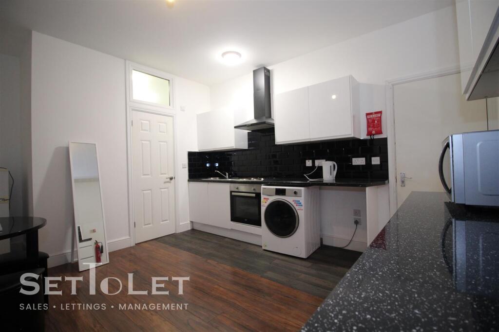 4 bed 1st Floor Flat for rent in Stoughton. From Set To Let - Leicester