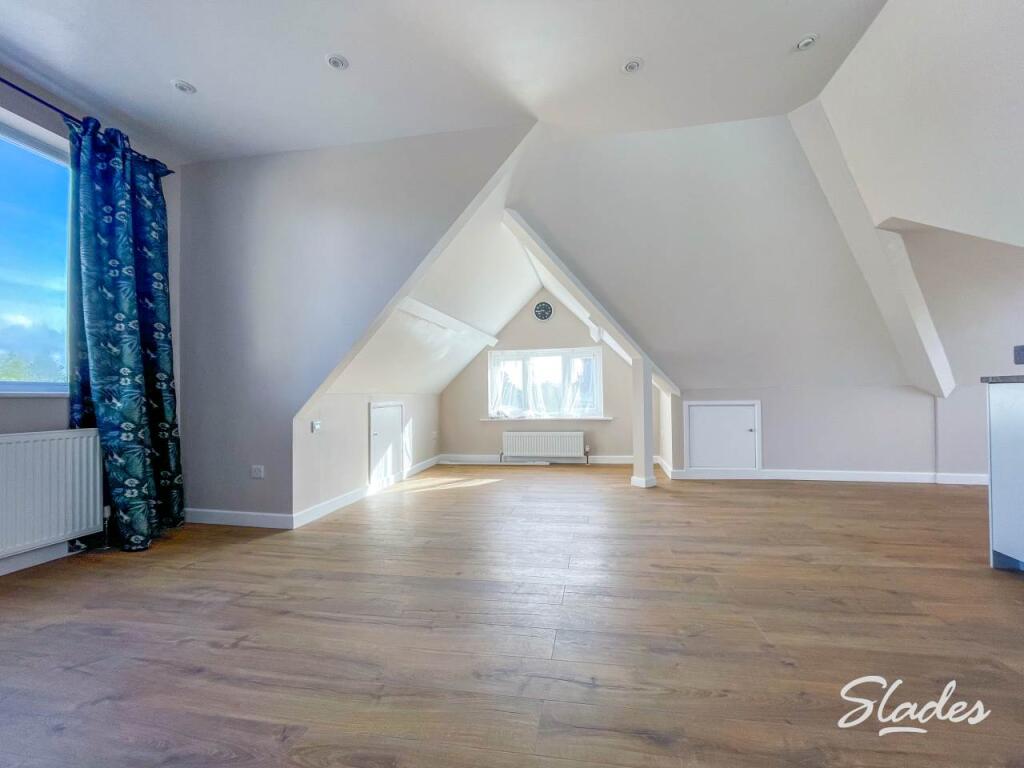 2 bed Apartment for rent in Winkton. From Slades Estate Agents - Southbourne