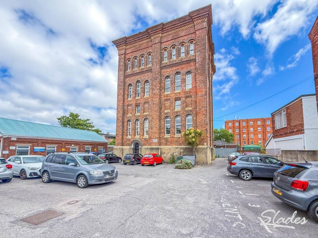 2 bed Apartment for rent in Bournemouth. From Slades Estate Agents - Southbourne