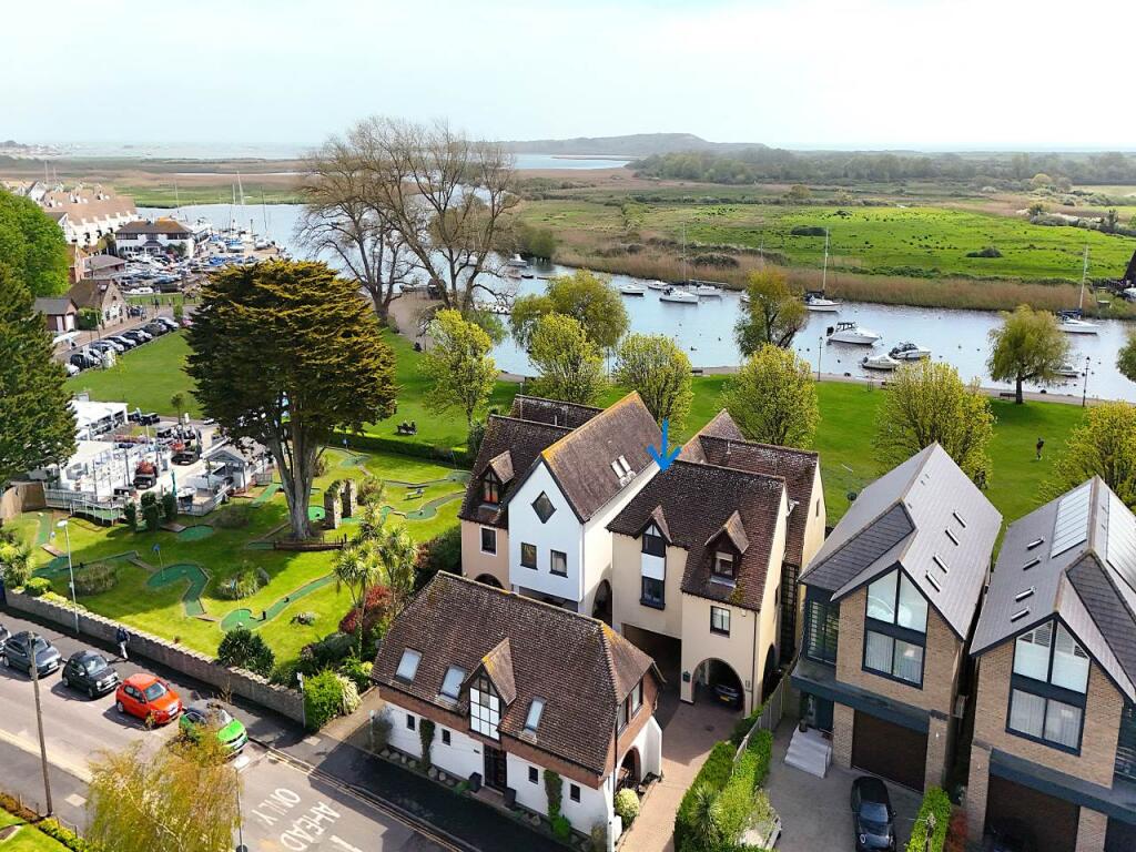 4 bed Town House for rent in Winkton. From Slades Estate Agents - Southbourne