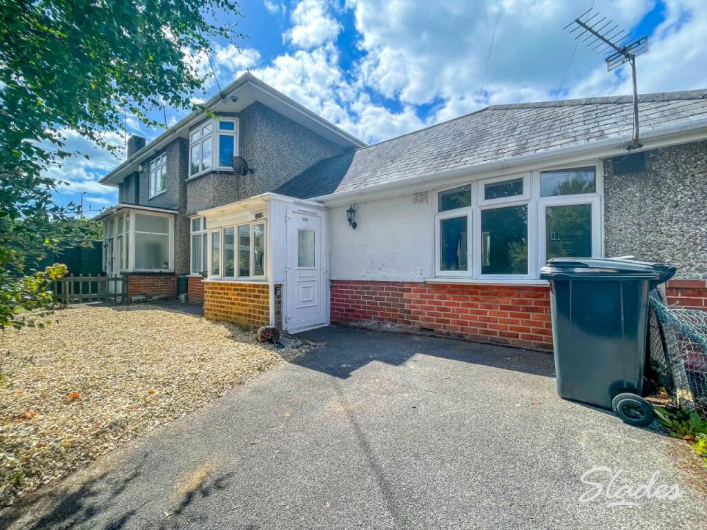 2 bed Apartment for rent in Bournemouth. From Slades Estate Agents - Southbourne