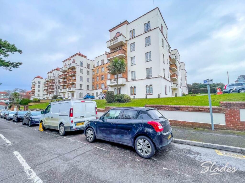 1 bed Apartment for rent in Bournemouth. From Slades Estate Agents - Southbourne 1 bed Apartment for rent in Bournemouth. From Slades Estate Agents - Southbourne