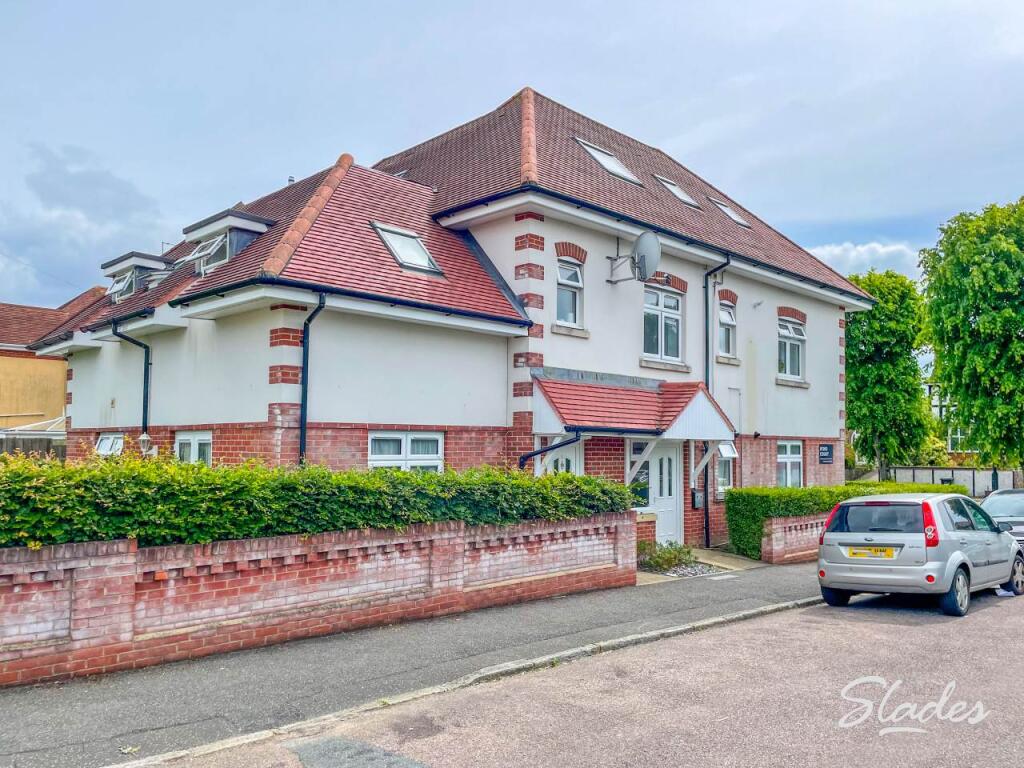 2 bed Apartment for rent in Bournemouth. From Slades Estate Agents - Southbourne