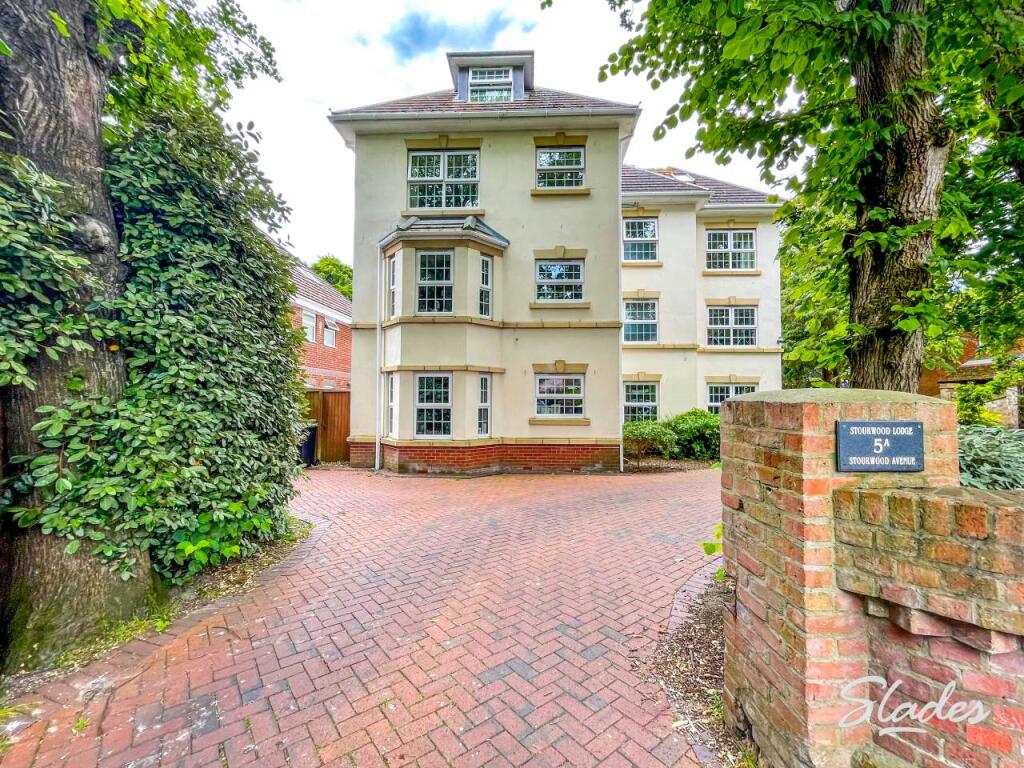 2 bed Apartment for rent in Bournemouth. From Slades Estate Agents - Southbourne