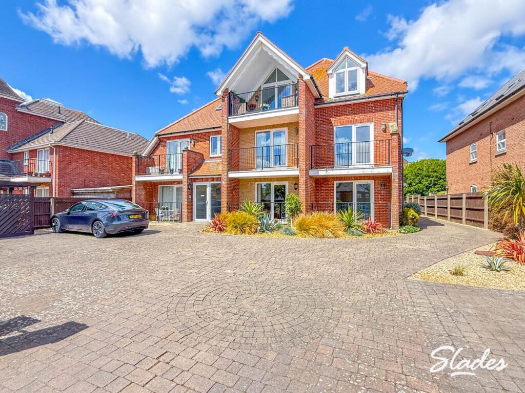 2 bed Apartment for rent in Winkton. From Slades Estate Agents - Southbourne