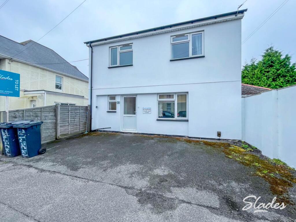 3 bed Detached for rent in Bournemouth. From Slades Estate Agents - Southbourne 3 bed Detached for rent in Bournemouth. From Slades Estate Agents - Southbourne