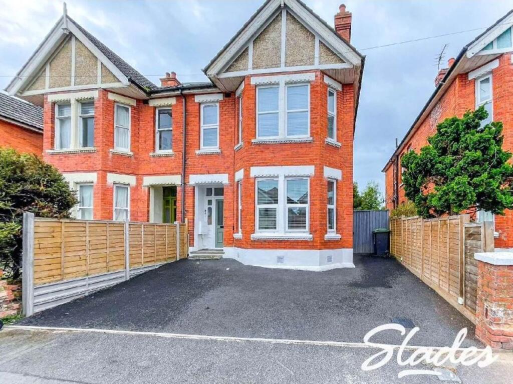 2 bed Apartment for rent in Bournemouth. From Slades Estate Agents - Southbourne