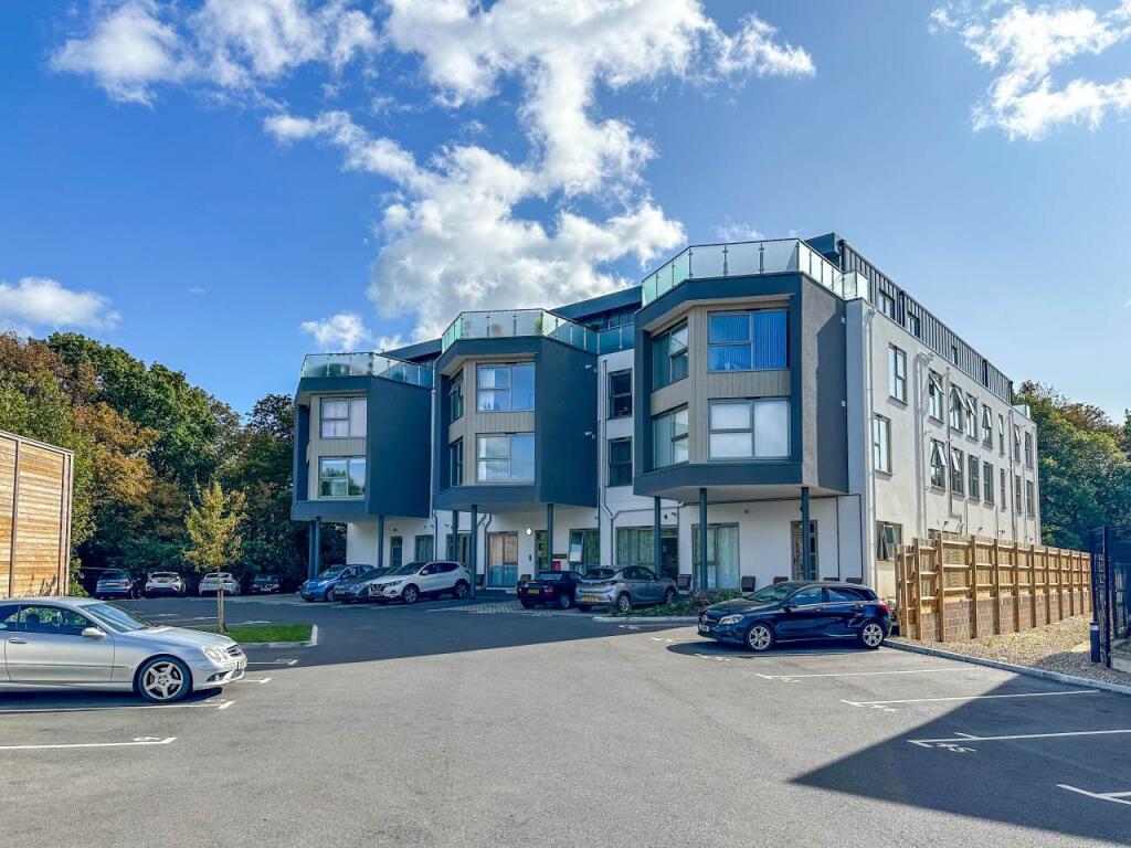 1 bed 1st Floor Flat for rent in Neacroft. From Slades Estate Agents - Southbourne