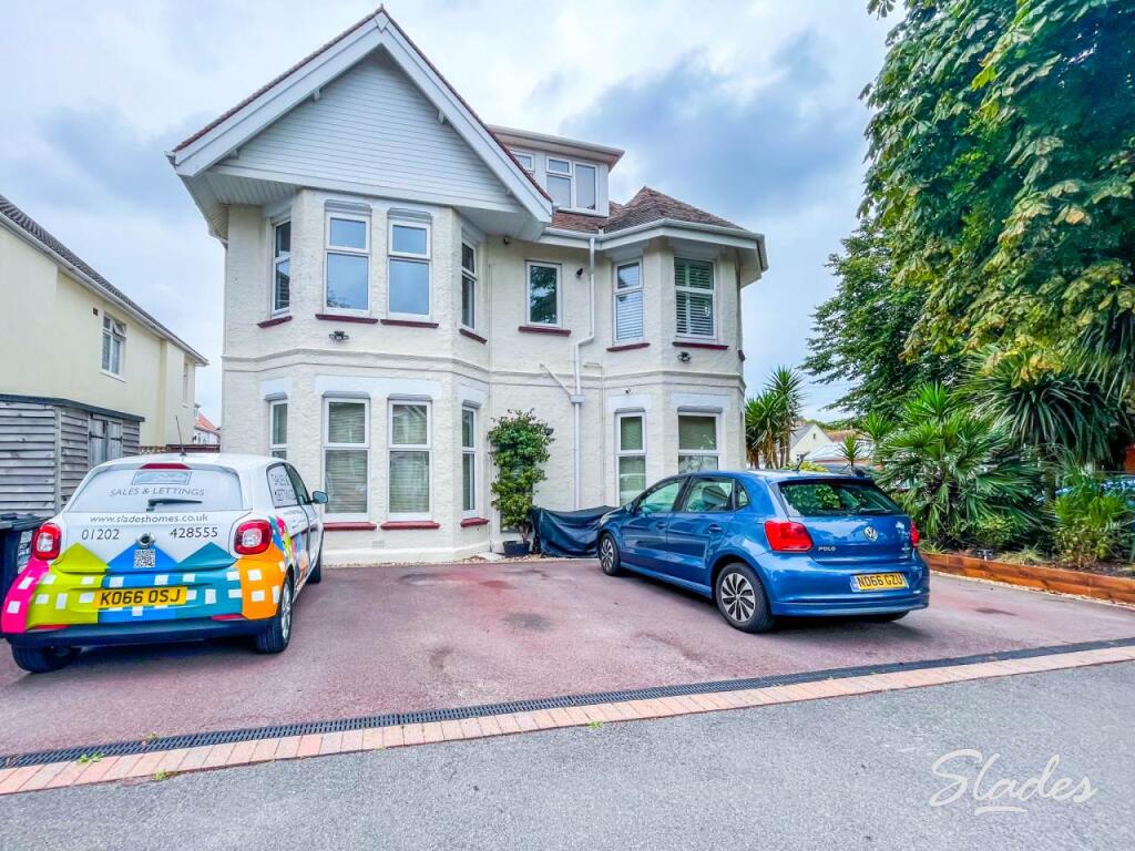 2 bed Apartment for rent in Bournemouth. From Slades Estate Agents - Southbourne