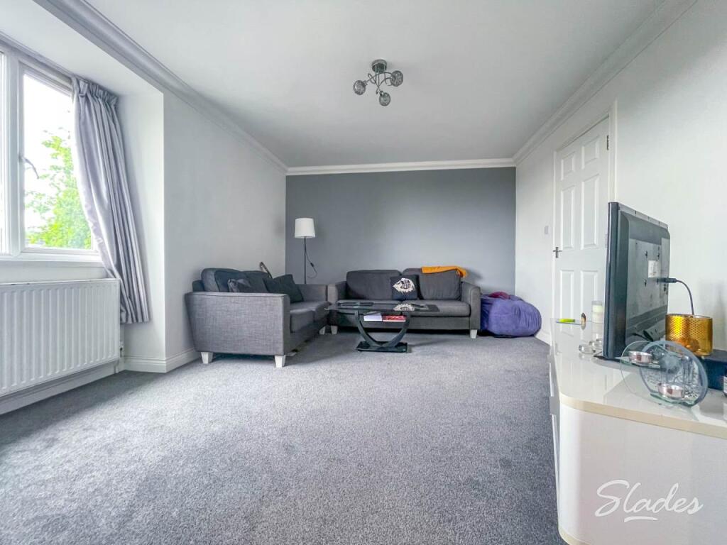 2 bed Apartment for rent in Bournemouth. From Slades Estate Agents - Southbourne