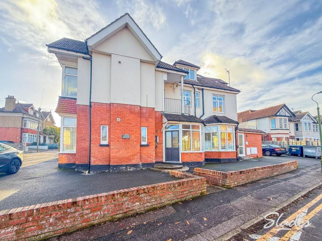 4 bed Studio for rent in Bournemouth. From Slades Estate Agents - Southbourne