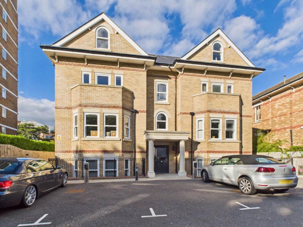 1 bed 1st Floor Flat for rent in Bournemouth. From Slades Estate Agents - Southbourne
