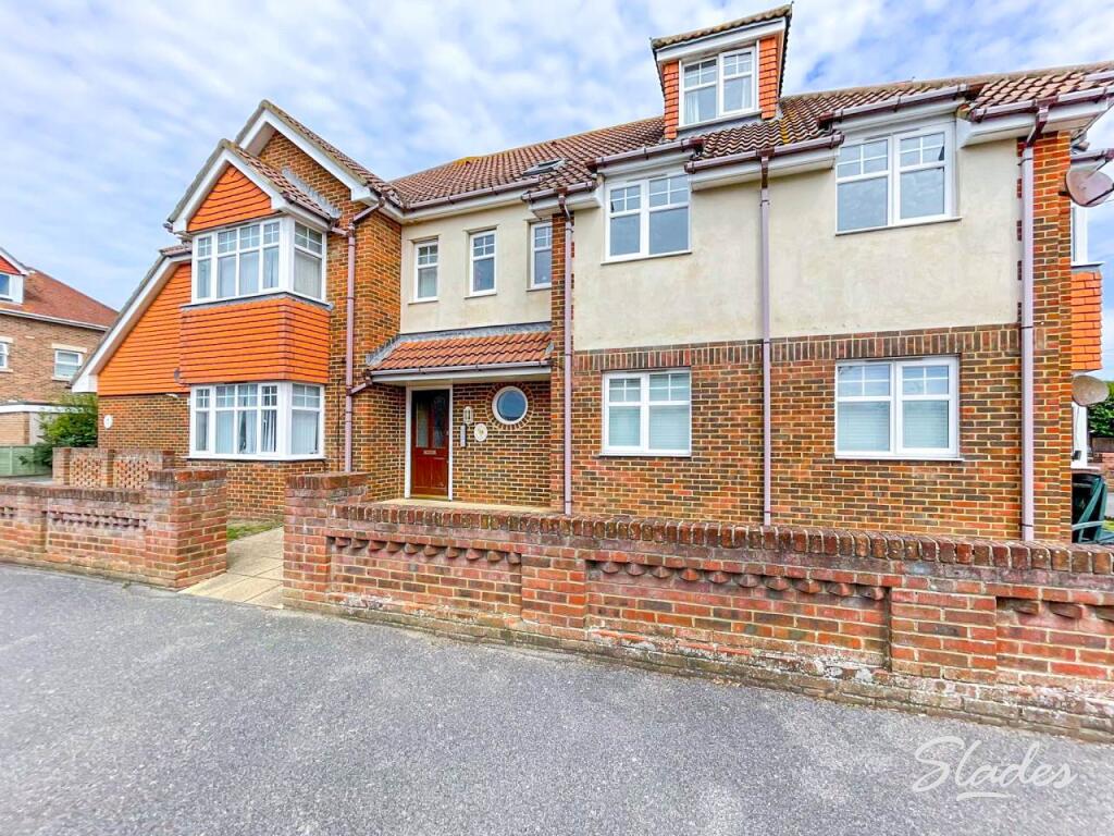 2 bed Apartment for rent in Bournemouth. From Slades Estate Agents - Southbourne