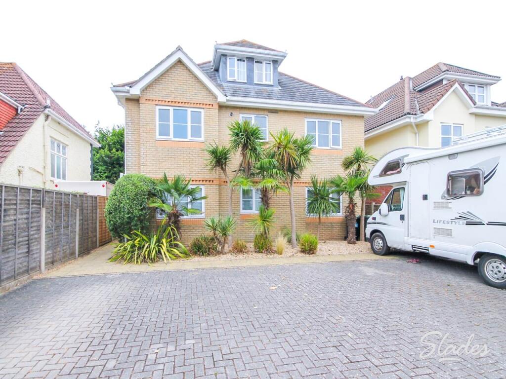 2 bed Apartment for rent in Bournemouth. From Slades Estate Agents - Southbourne 2 bed Apartment for rent in Bournemouth. From Slades Estate Agents - Southbourne