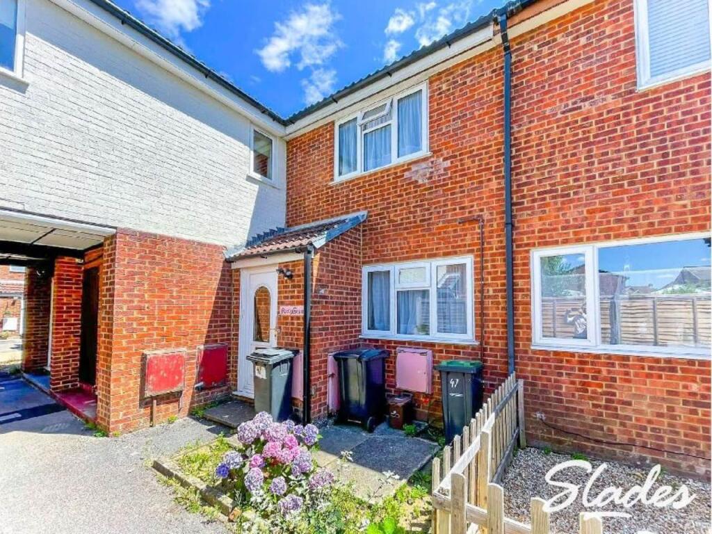 2 bed Mid Terraced House for rent in Hurn. From Slades Estate Agents - Southbourne