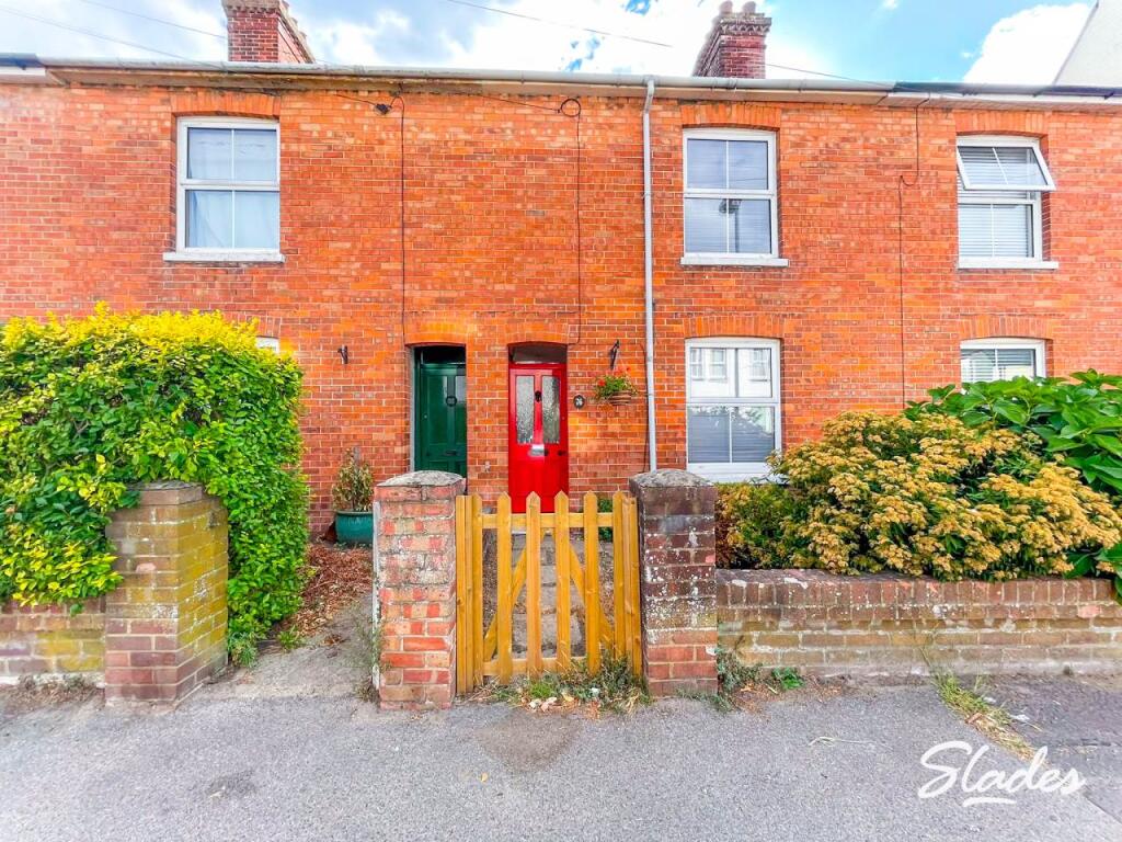 2 bed Mid Terraced House for rent in Winkton. From Slades Estate Agents - Southbourne 2 bed Mid Terraced House for rent in Winkton. From Slades Estate Agents - Southbourne